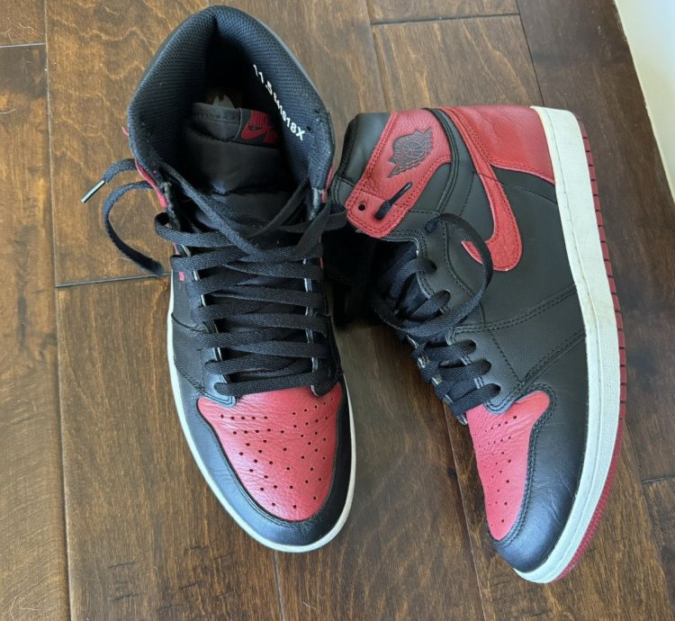 Jordan 1 Retro Banned Bred