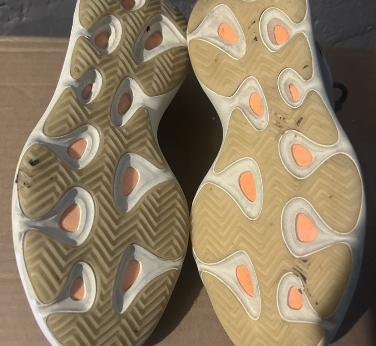 Yeezy 700v3