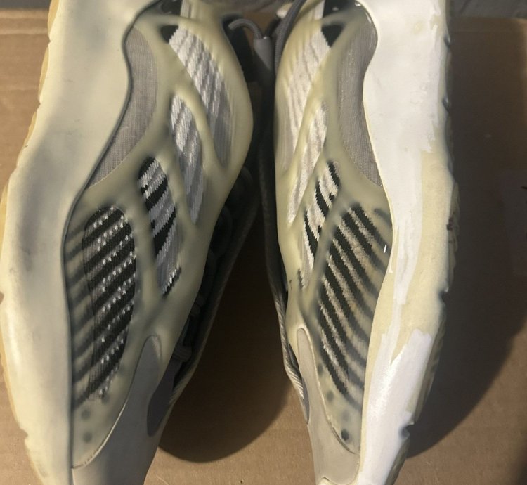 Yeezy 700v3