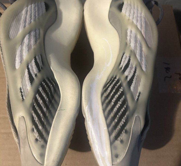 Yeezy 700v3