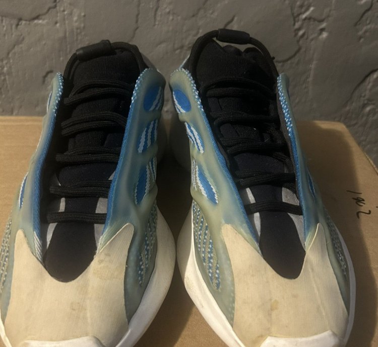 Yeezy 700v3 Arzareth