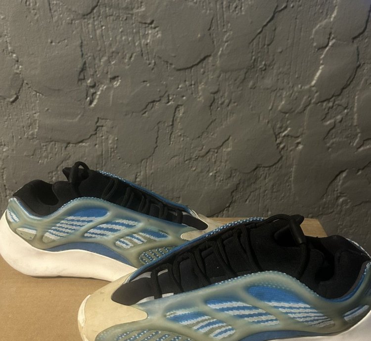 Yeezy 700v3 Arzareth