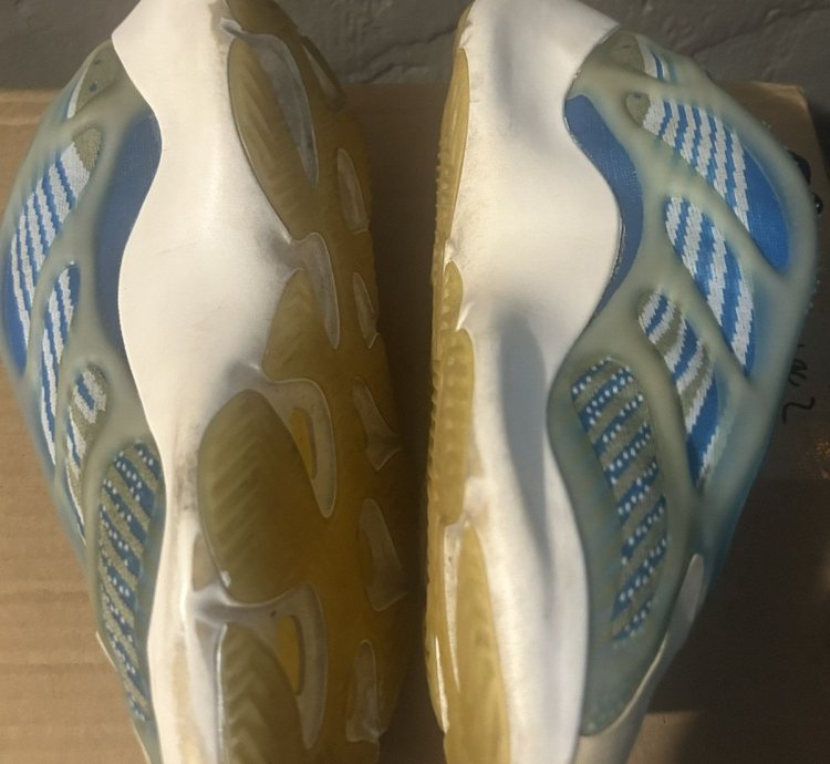 Yeezy 700v3 Arzareth