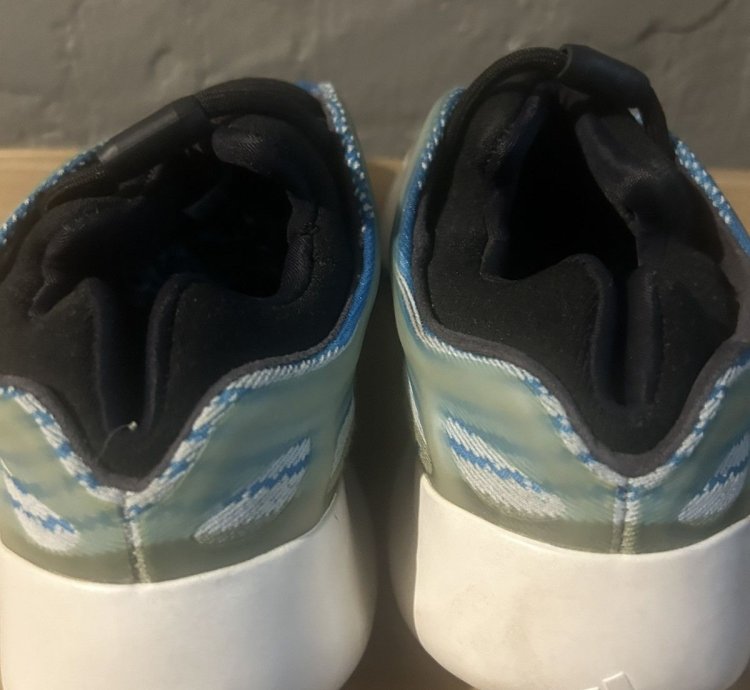 Yeezy 700v3 Arzareth