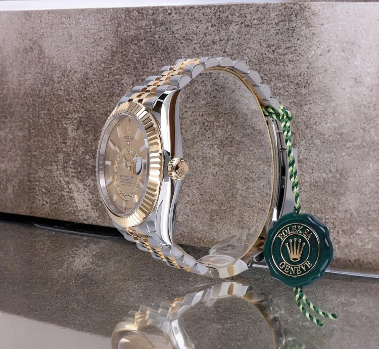 Rolex Sky-dweller Oyster Sky-dweller Jubilee Gold Steel Champagne 42 Unworn Full Set 2024