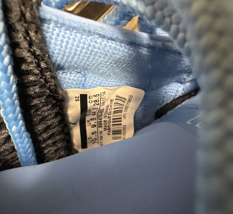 Jordan 11 Pantone