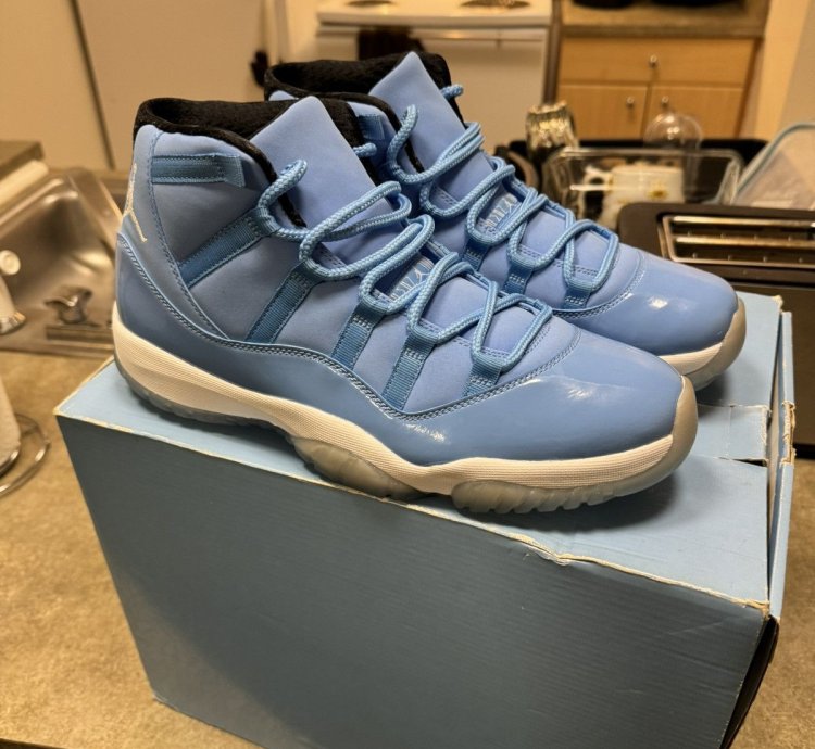 Jordan 11 Pantone