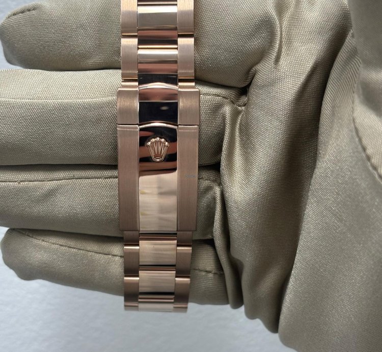 Rolex Sky-dweller Rose Gold Fluted White Oyster Ref 336935-0003 New 2023