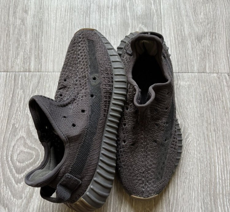Yeezy 350 Cinder