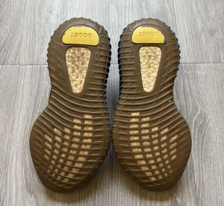 Yeezy 350 Cinder