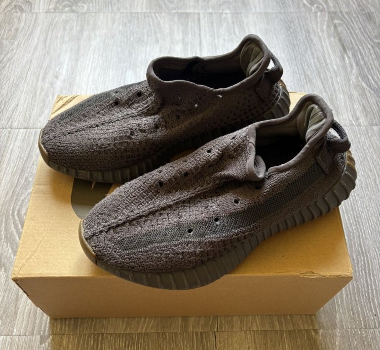 Yeezy 350 Cinder