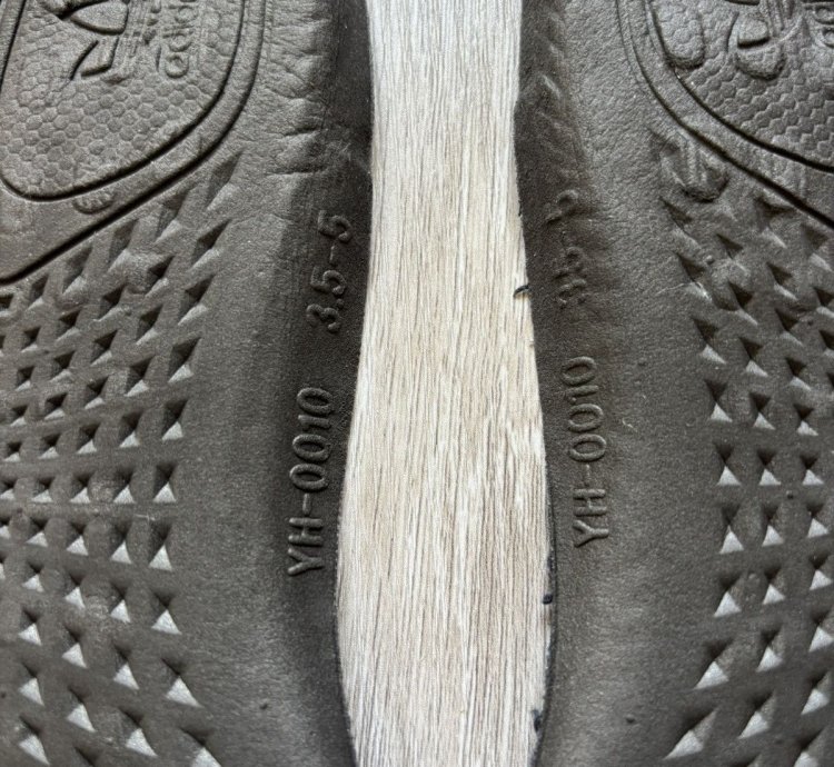 Yeezy 350 Cinder