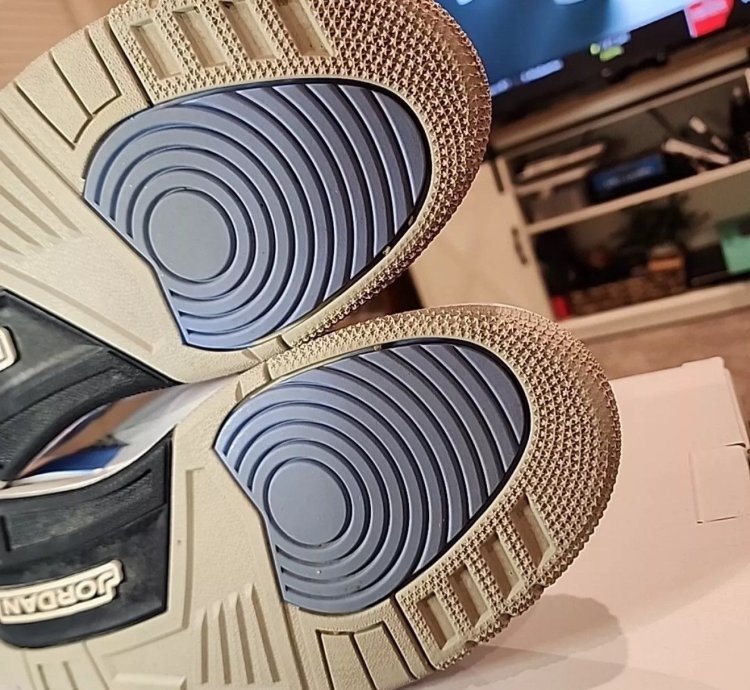 Jordan 3 Unc