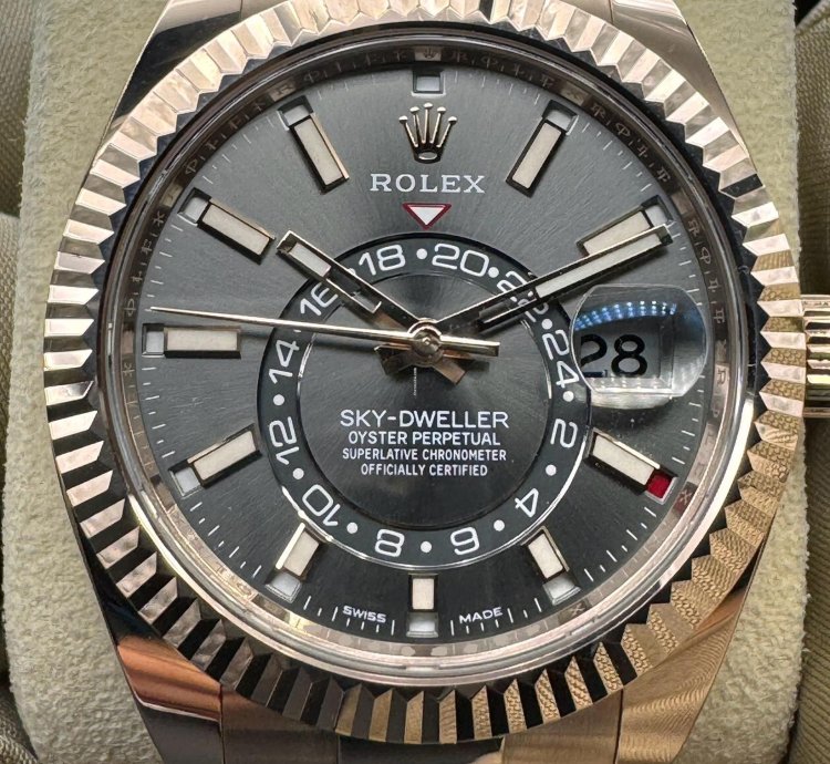 Rolex Sky-dweller Rose Gold Unworn