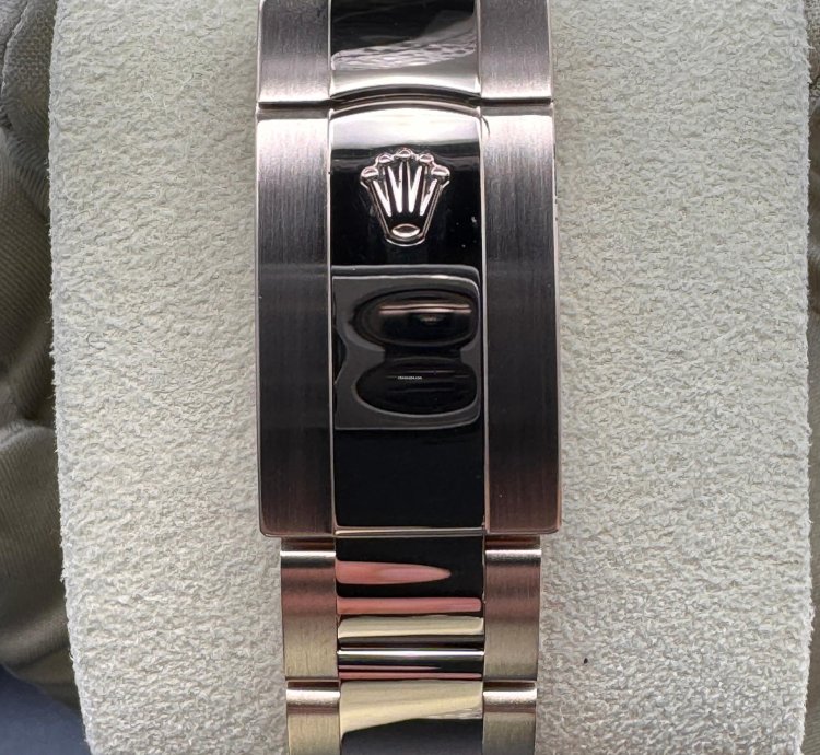 Rolex Sky-dweller Rose Gold Unworn