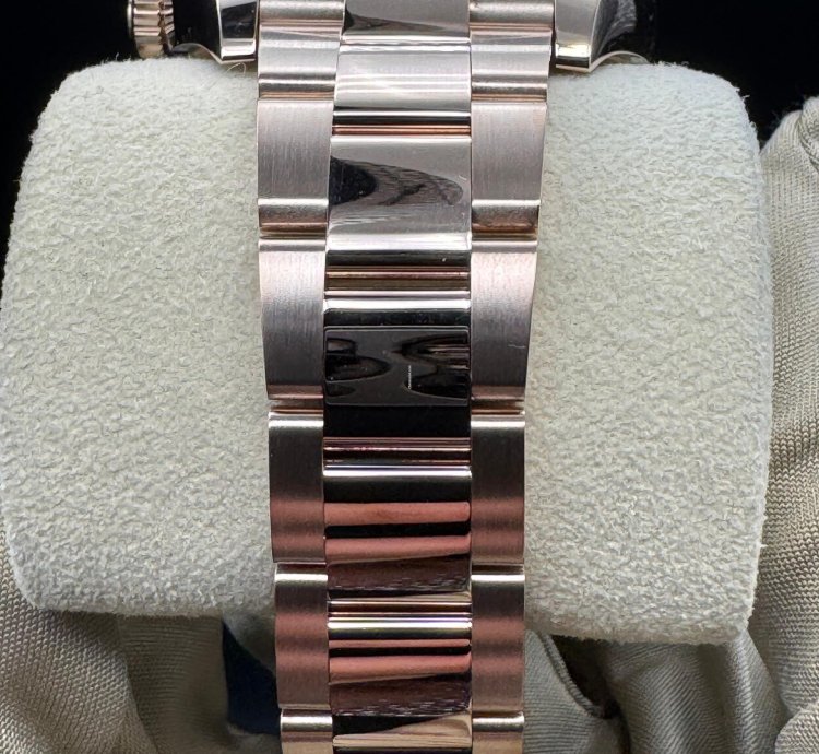 Rolex Sky-dweller Rose Gold Unworn