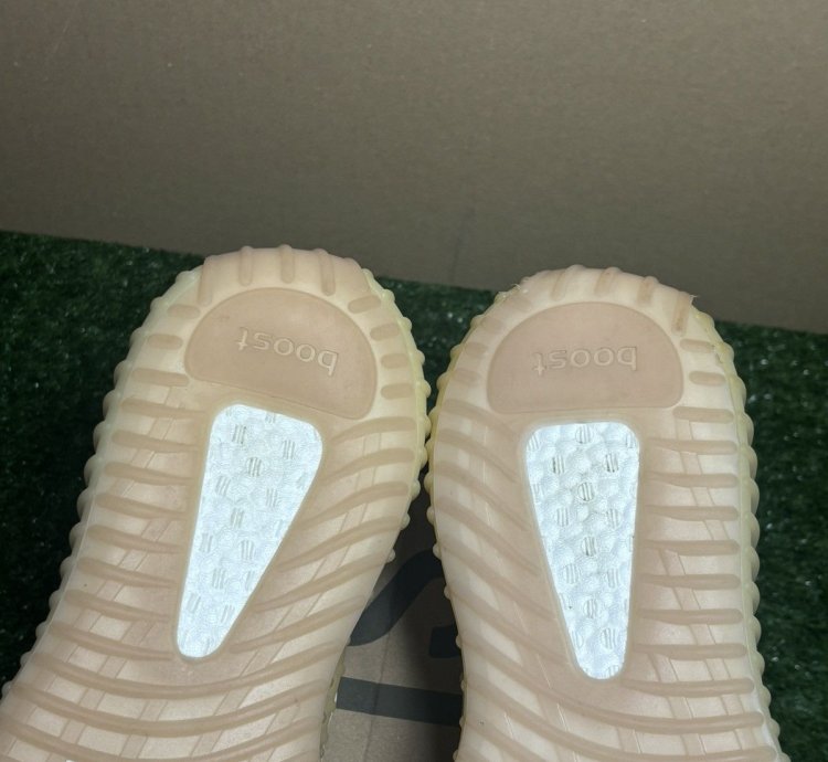 Yeezy 350 Linen
