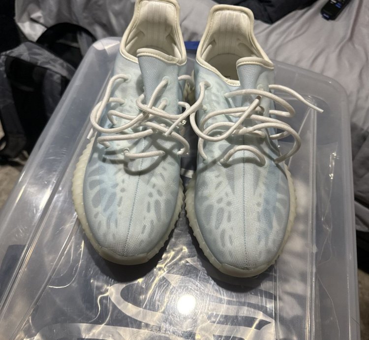 Yeezy 350 Mona Ice