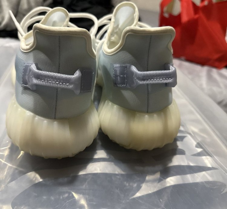 Yeezy 350 Mona Ice
