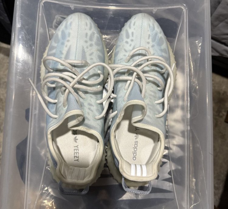 Yeezy 350 Mona Ice