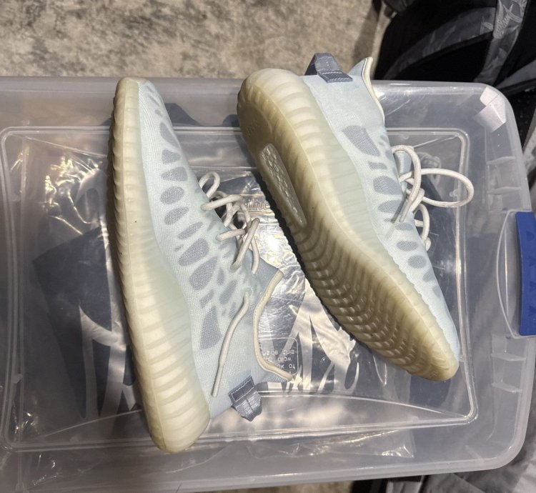 Yeezy 350 Mona Ice