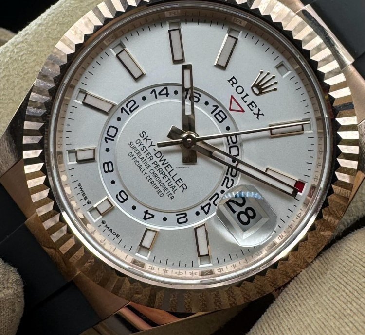 Rolex Sky-dweller Rose Gold White Dial Oysterflex 326235 Box Papers 2023