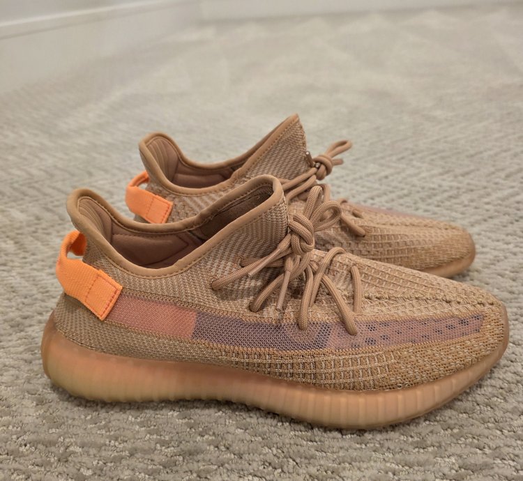 Yeezy 350 V2 Clay