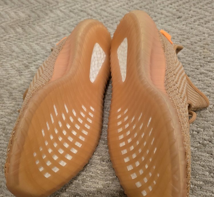 Yeezy 350 V2 Clay