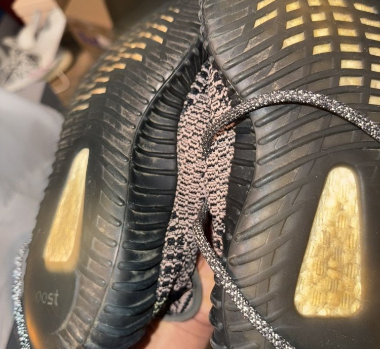 Yeezy 350 Yecheil V2 Non Reflectice