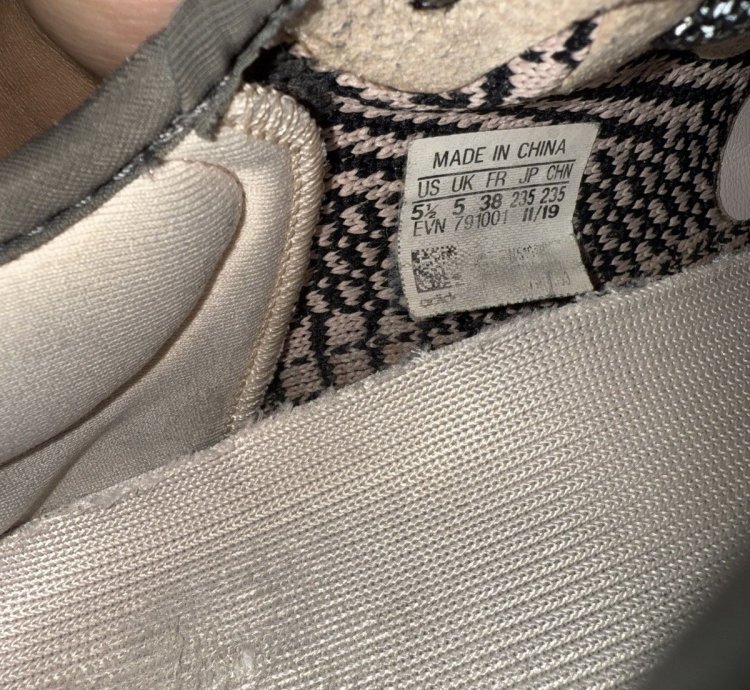 Yeezy 350 Yecheil V2 Non Reflectice