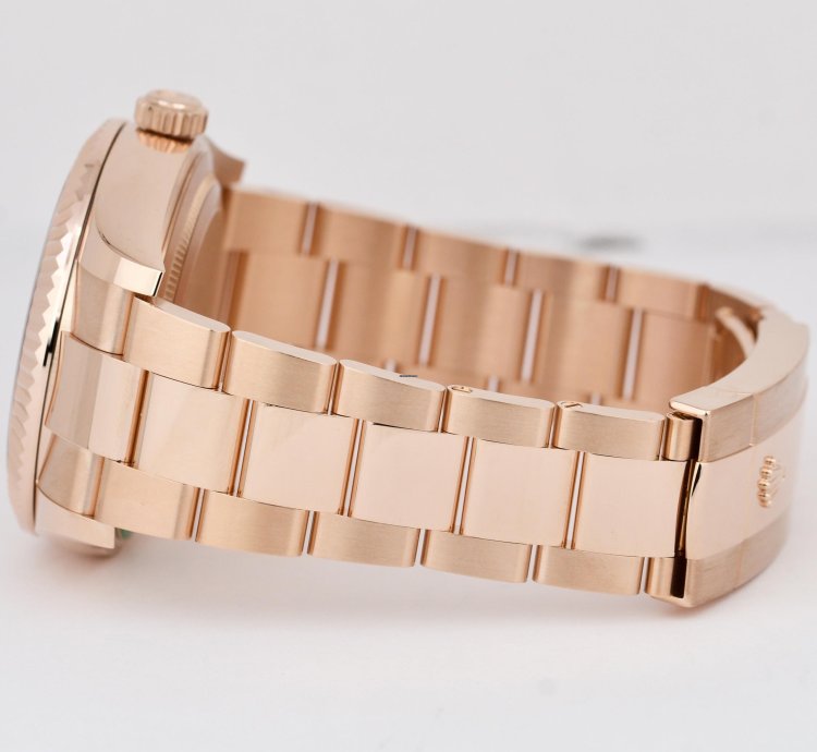 Rolex Sky-dweller Unworn 2023 Papers Rolex Sky-dweller 18k Rose Gold Blue-green 42mm 336935