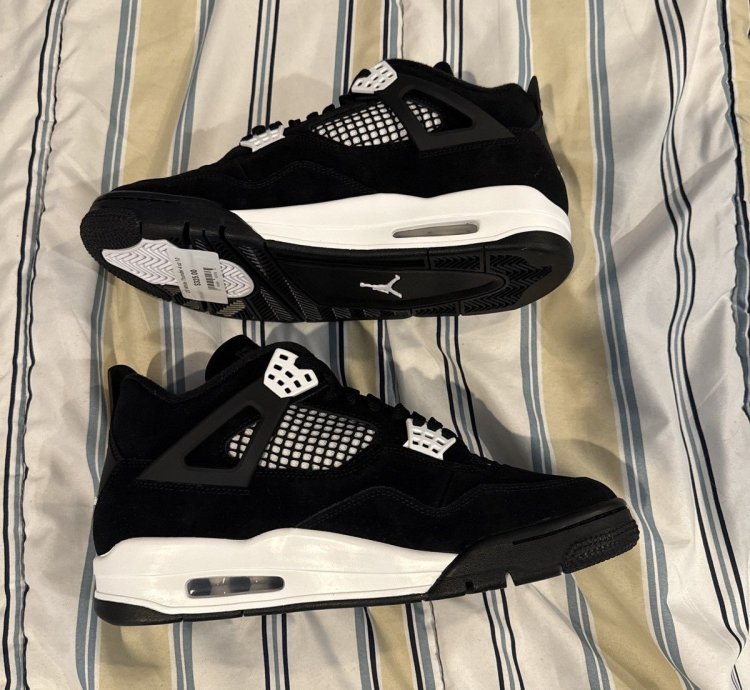 Jordan 4 Retro White Thunder