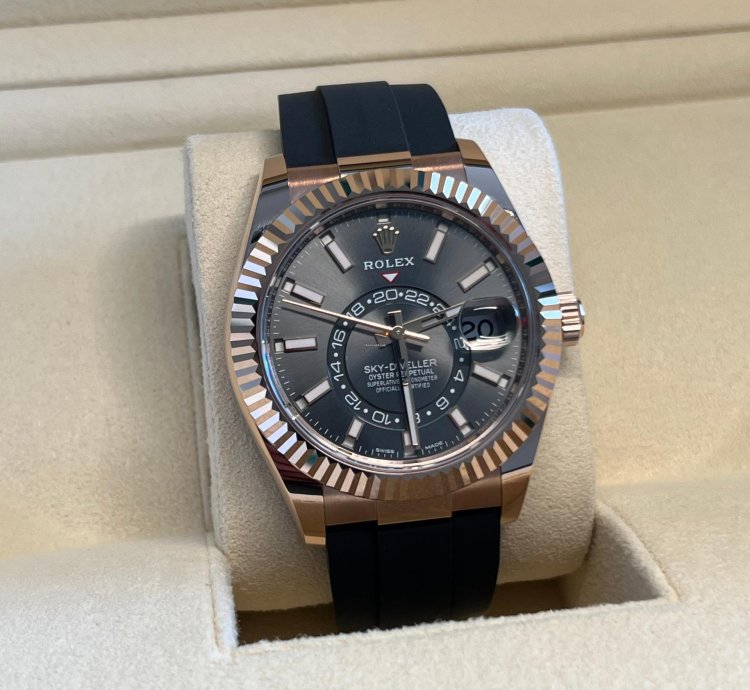 Rolex Sky-dweller Unworn Rose Gold Sky-dweller Rhodium Dial Oysterflex 326235