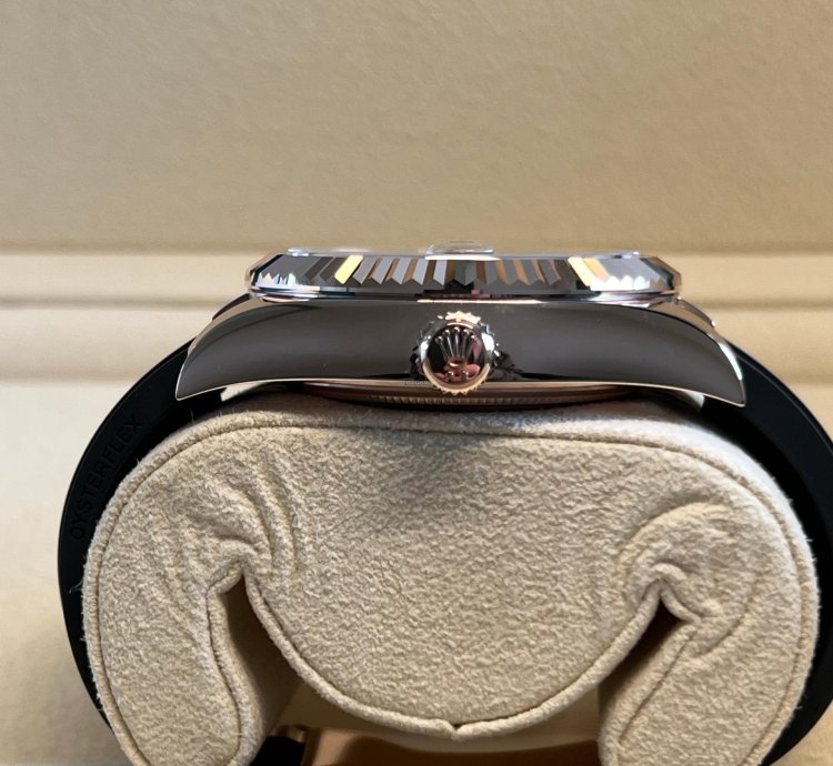 Rolex Sky-dweller Unworn Rose Gold Sky-dweller Rhodium Dial Oysterflex 326235