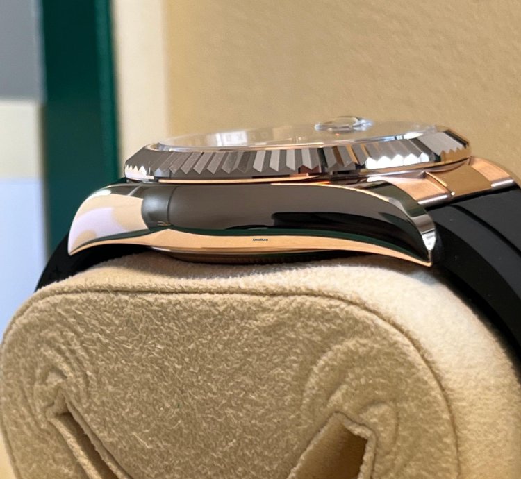 Rolex Sky-dweller Unworn Rose Gold Sky-dweller Rhodium Dial Oysterflex 326235