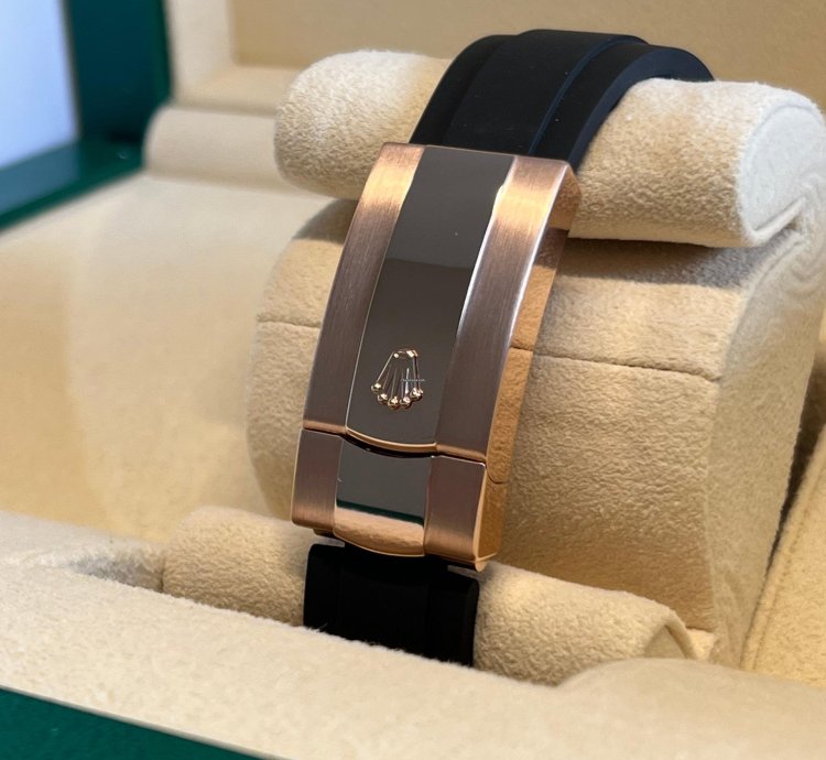 Rolex Sky-dweller Unworn Rose Gold Sky-dweller Rhodium Dial Oysterflex 326235