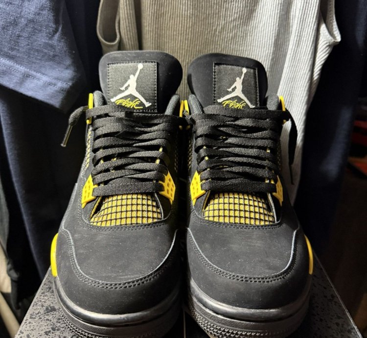 Jordan 4 Thunder
