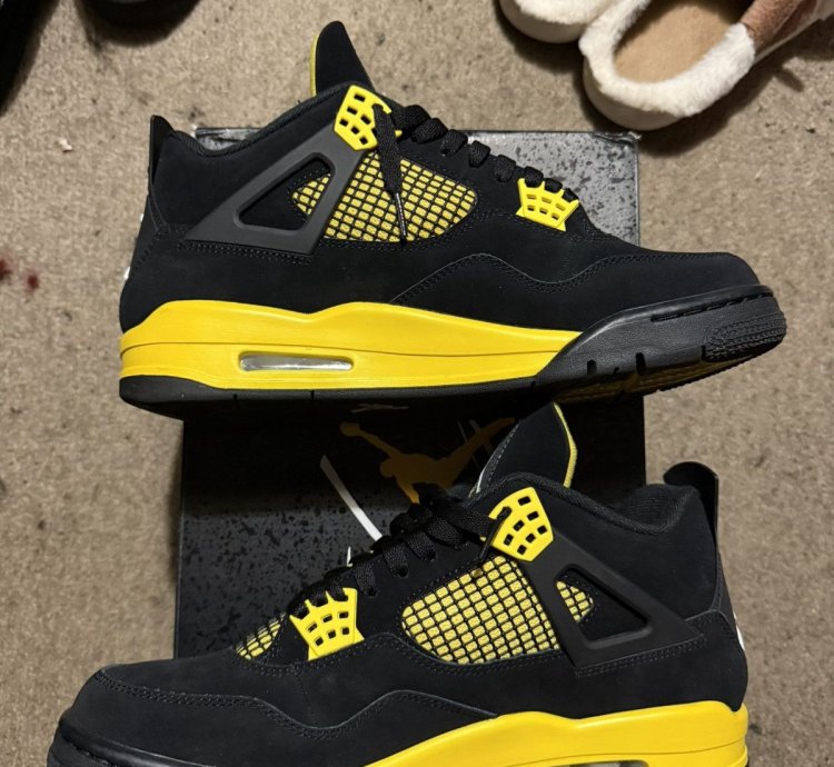 Jordan 4 Thunder