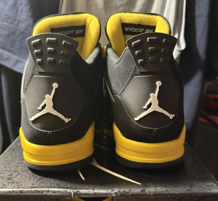 Jordan 4 Thunder