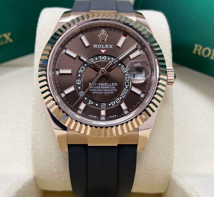 Rolex Sky-dweller Unworn Sky Dweller 326235 Rose Gold 42mm Chocolate Dial Oysterflex Rubber