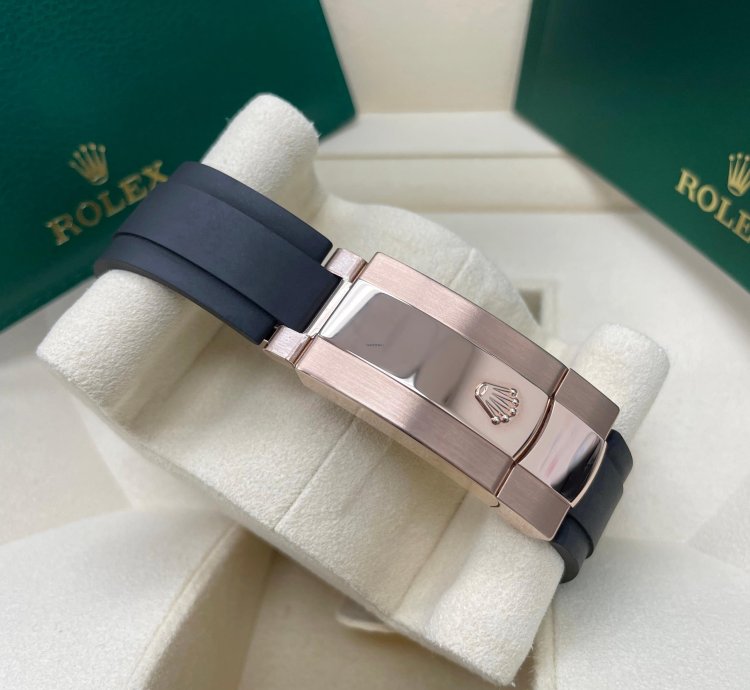 Rolex Sky-dweller Unworn Sky Dweller 326235 Rose Gold 42mm Chocolate Dial Oysterflex Rubber