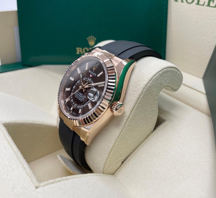 Rolex Sky-dweller Unworn Sky Dweller 326235 Rose Gold 42mm Chocolate Dial Oysterflex Rubber