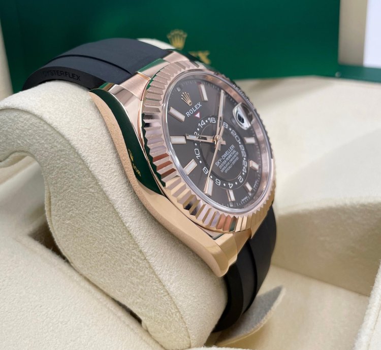 Rolex Sky-dweller Unworn Sky Dweller 326235 Rose Gold 42mm Chocolate Dial Oysterflex Rubber