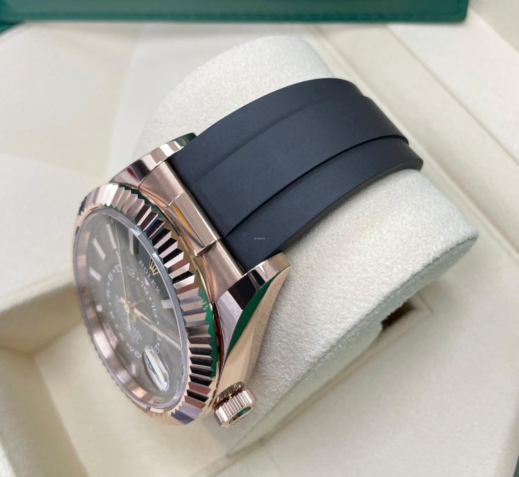 Rolex Sky-dweller Unworn Sky Dweller 326235 Rose Gold 42mm Chocolate Dial Oysterflex Rubber