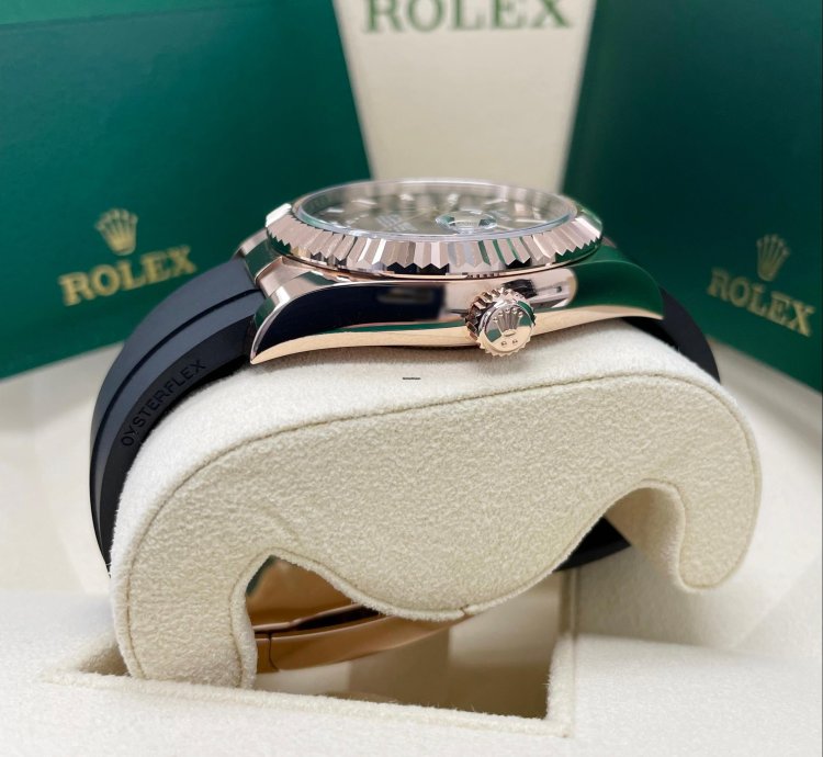 Rolex Sky-dweller Unworn Sky Dweller 326235 Rose Gold 42mm Chocolate Dial Oysterflex Rubber