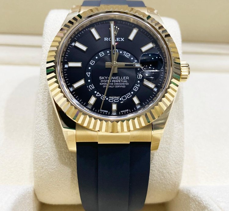 Rolex Sky-dweller Unworn Sky Dweller 326238 42mm Yellow Gold Black Dial Oysterflex Rubber Bracelet