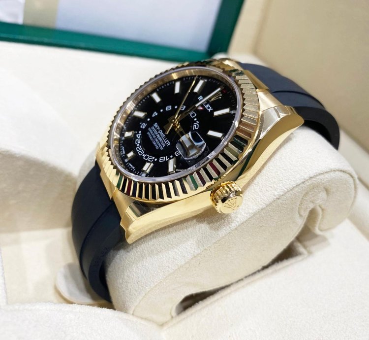 Rolex Sky-dweller Unworn Sky Dweller 326238 42mm Yellow Gold Black Dial Oysterflex Rubber Bracelet