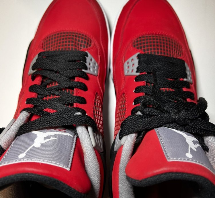Jordan 4 Toro Bravo