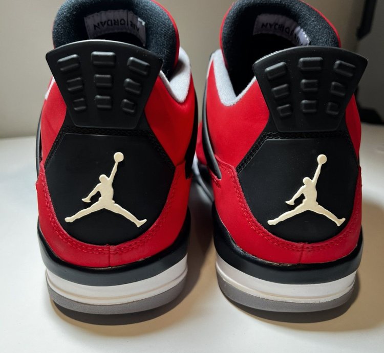 Jordan 4 Toro Bravo