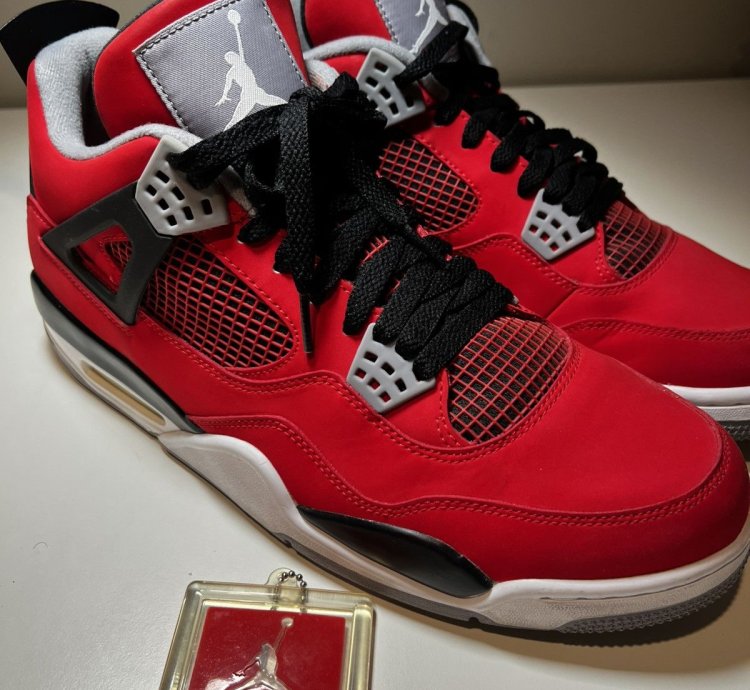 Jordan 4 Toro Bravo